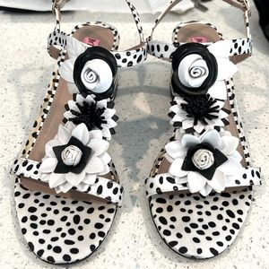 Betsy Johnson black and white sandals size 6.5 so cute flowers polka dots